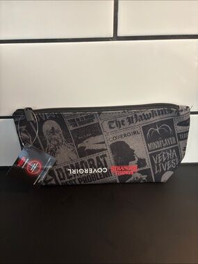 Limited -Edition COVERGIRL x Stranger Things Makeup Bag - Changes Color NWT
